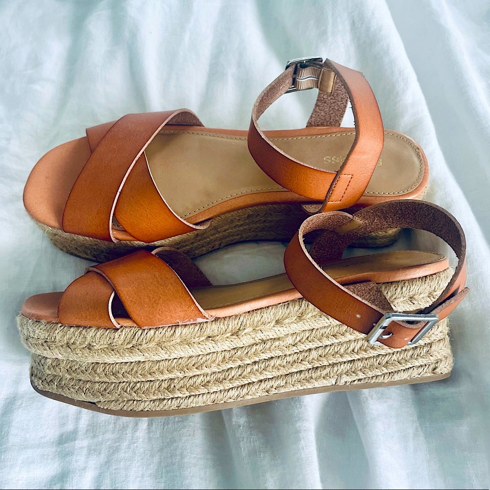 Platform criss cross ankle strap sandal